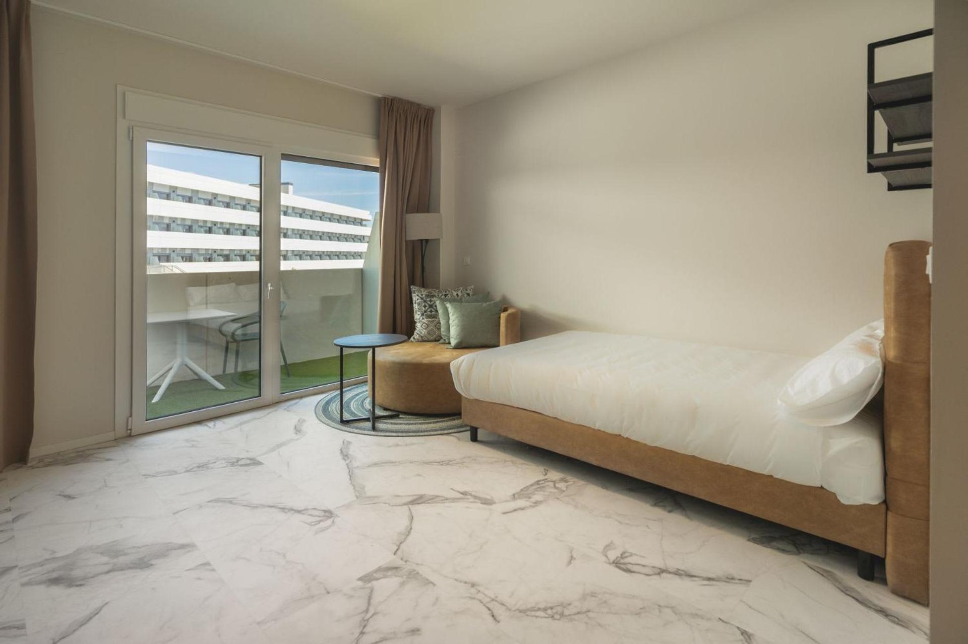 Student Experience Madrid Pozuelo - Luxury Hostel 포주엘로데알라르콘 외부 사진